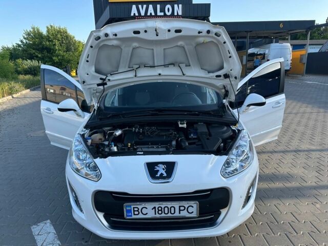 Белый Пежо 308, объемом двигателя 1.6 л и пробегом 113 тыс. км за 6700 $, фото 6 на Automoto.ua