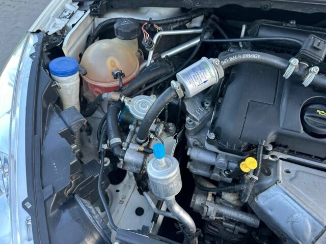 Белый Пежо 308, объемом двигателя 1.6 л и пробегом 113 тыс. км за 6700 $, фото 5 на Automoto.ua