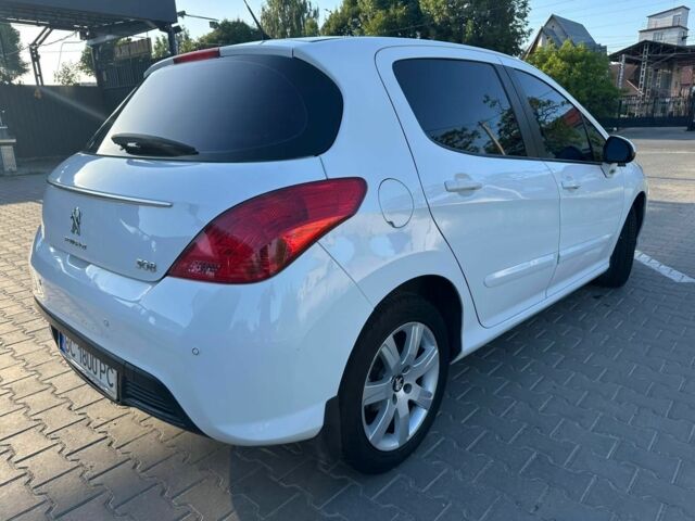 Белый Пежо 308, объемом двигателя 1.6 л и пробегом 113 тыс. км за 6700 $, фото 1 на Automoto.ua