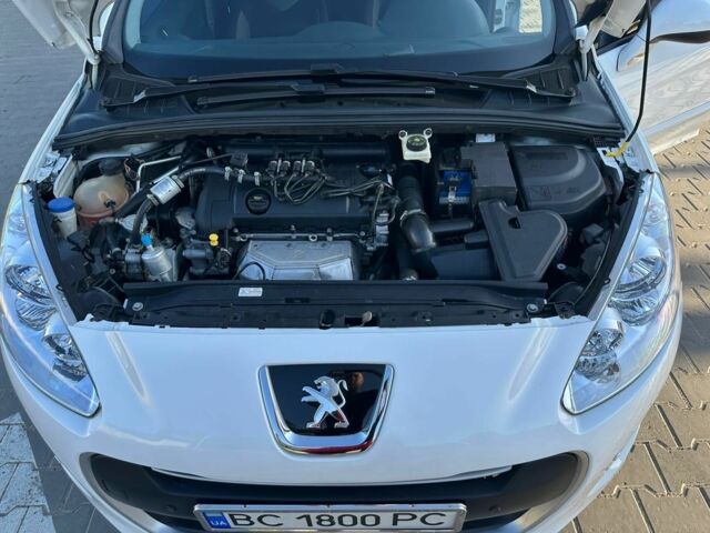 Белый Пежо 308, объемом двигателя 1.6 л и пробегом 113 тыс. км за 6700 $, фото 4 на Automoto.ua
