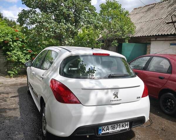 Белый Пежо 308, объемом двигателя 1.6 л и пробегом 289 тыс. км за 6000 $, фото 5 на Automoto.ua