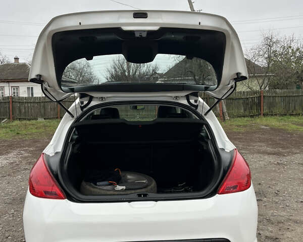 Білий Пежо 308, об'ємом двигуна 1.6 л та пробігом 267 тис. км за 6700 $, фото 4 на Automoto.ua