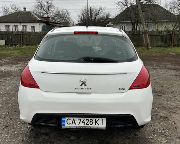 Білий Пежо 308, об'ємом двигуна 1.6 л та пробігом 267 тис. км за 6700 $, фото 3 на Automoto.ua