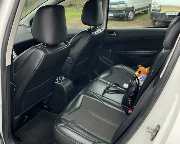 Білий Пежо 308, об'ємом двигуна 1.6 л та пробігом 267 тис. км за 6700 $, фото 5 на Automoto.ua
