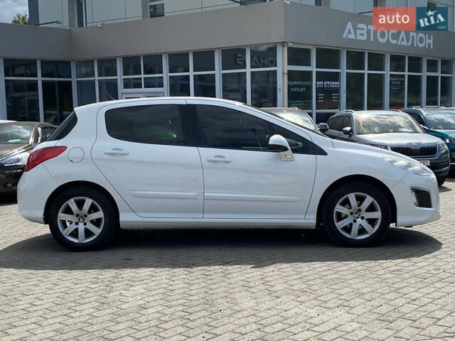 Белый Пежо 308, объемом двигателя 1.6 л и пробегом 196 тыс. км за 6500 $, фото 4 на Automoto.ua