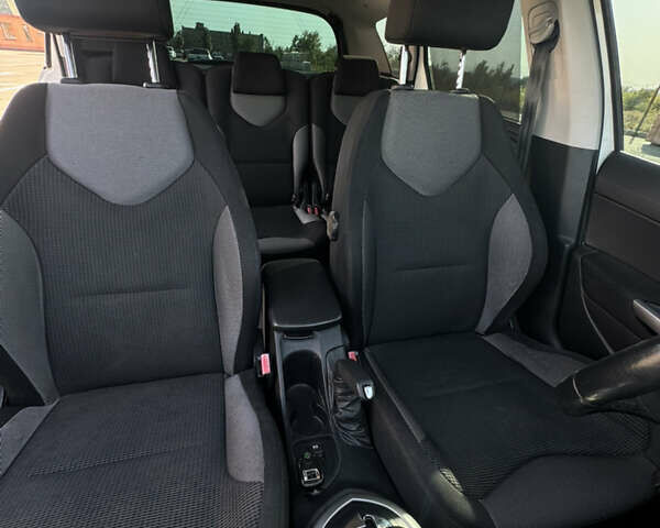 Белый Пежо 308, объемом двигателя 1.6 л и пробегом 183 тыс. км за 8000 $, фото 16 на Automoto.ua