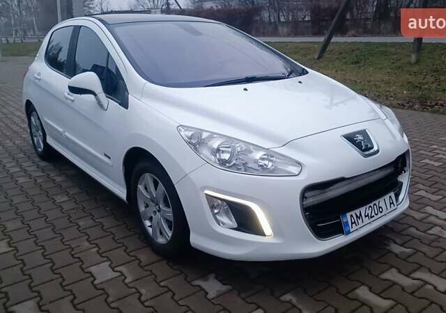 Белый Пежо 308, объемом двигателя 1.6 л и пробегом 161 тыс. км за 6500 $, фото 1 на Automoto.ua