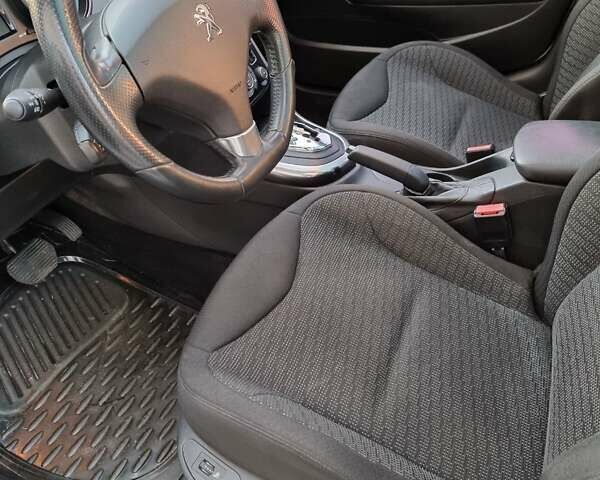 Белый Пежо 308, объемом двигателя 1.6 л и пробегом 135 тыс. км за 7400 $, фото 6 на Automoto.ua