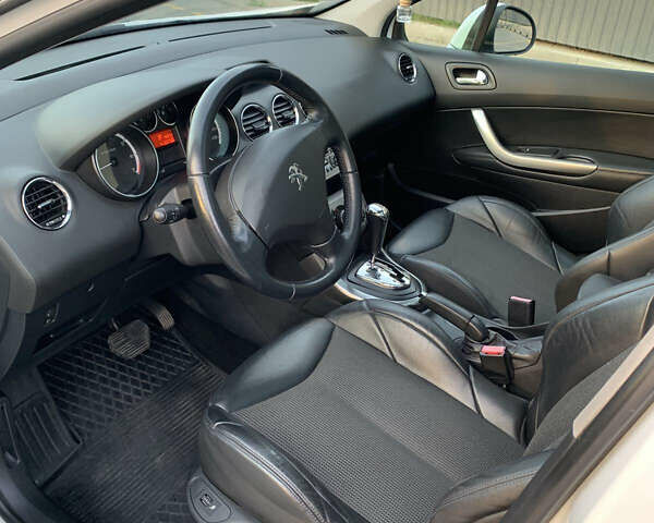 Белый Пежо 308, объемом двигателя 1.6 л и пробегом 103 тыс. км за 8500 $, фото 2 на Automoto.ua