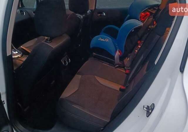 Белый Пежо 308, объемом двигателя 1.6 л и пробегом 161 тыс. км за 6500 $, фото 18 на Automoto.ua