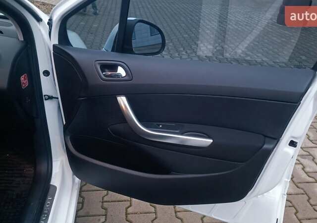 Белый Пежо 308, объемом двигателя 1.6 л и пробегом 161 тыс. км за 6500 $, фото 14 на Automoto.ua