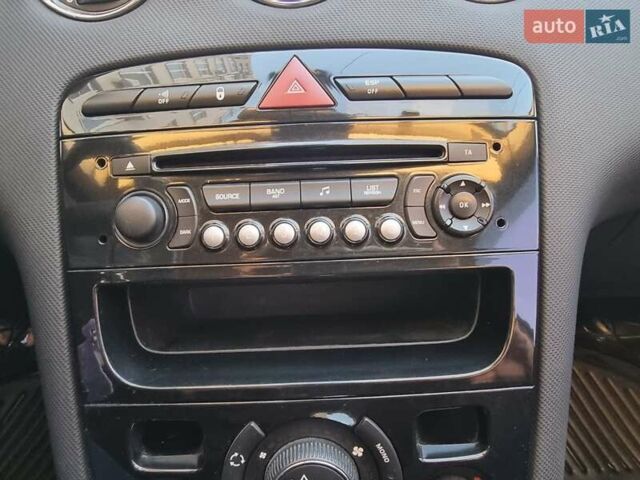 Белый Пежо 308, объемом двигателя 1.6 л и пробегом 135 тыс. км за 7400 $, фото 11 на Automoto.ua