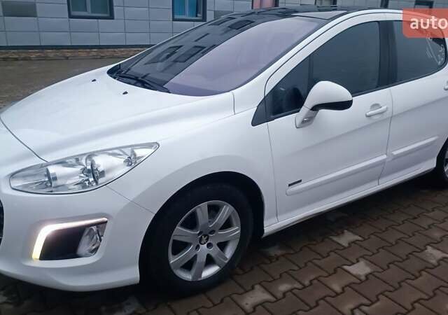 Белый Пежо 308, объемом двигателя 1.6 л и пробегом 161 тыс. км за 6500 $, фото 5 на Automoto.ua