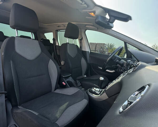 Белый Пежо 308, объемом двигателя 1.6 л и пробегом 183 тыс. км за 8000 $, фото 21 на Automoto.ua