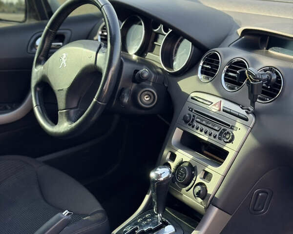 Белый Пежо 308, объемом двигателя 1.6 л и пробегом 183 тыс. км за 8000 $, фото 13 на Automoto.ua