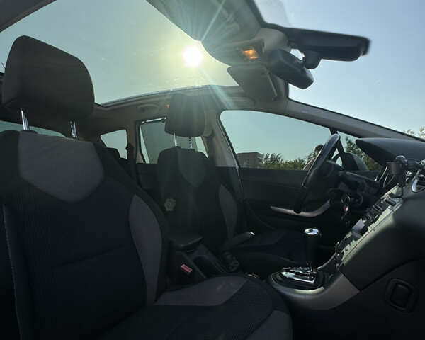 Белый Пежо 308, объемом двигателя 1.6 л и пробегом 183 тыс. км за 8000 $, фото 17 на Automoto.ua