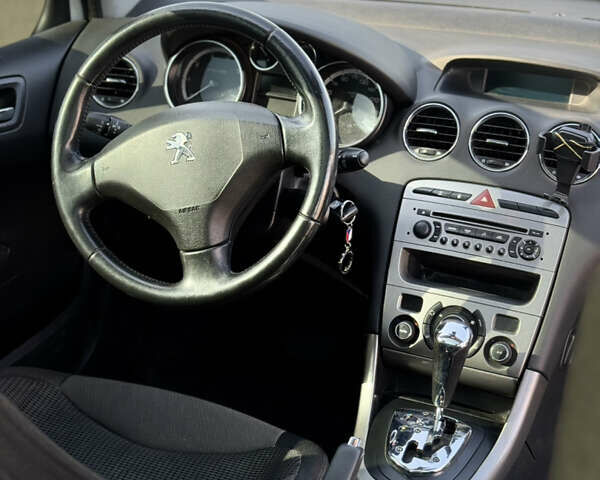 Белый Пежо 308, объемом двигателя 1.6 л и пробегом 183 тыс. км за 8000 $, фото 23 на Automoto.ua