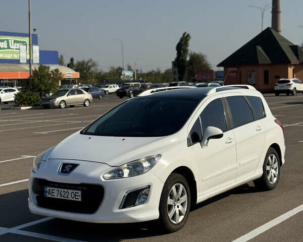 Белый Пежо 308, объемом двигателя 1.6 л и пробегом 183 тыс. км за 8000 $, фото 2 на Automoto.ua