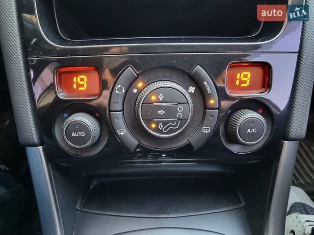 Белый Пежо 308, объемом двигателя 1.6 л и пробегом 135 тыс. км за 7400 $, фото 10 на Automoto.ua