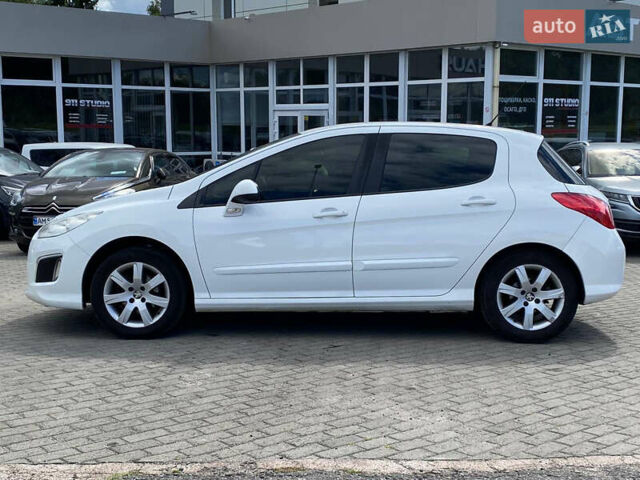 Белый Пежо 308, объемом двигателя 1.6 л и пробегом 196 тыс. км за 6500 $, фото 3 на Automoto.ua