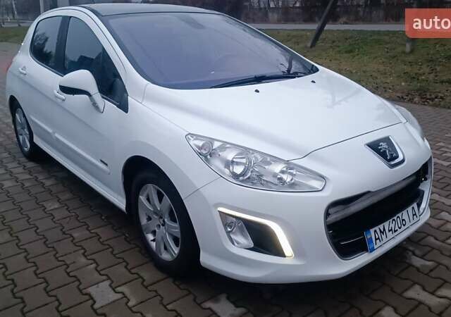 Белый Пежо 308, объемом двигателя 1.6 л и пробегом 161 тыс. км за 6500 $, фото 12 на Automoto.ua