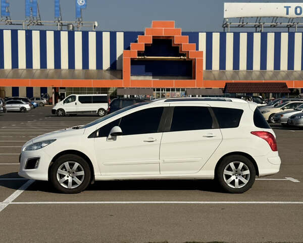 Белый Пежо 308, объемом двигателя 1.6 л и пробегом 183 тыс. км за 8000 $, фото 3 на Automoto.ua