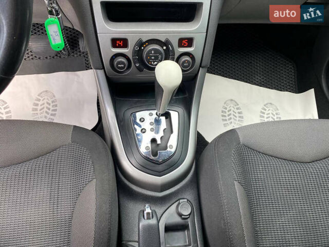 Белый Пежо 308, объемом двигателя 1.6 л и пробегом 196 тыс. км за 6500 $, фото 17 на Automoto.ua