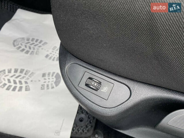 Белый Пежо 308, объемом двигателя 1.6 л и пробегом 196 тыс. км за 6500 $, фото 16 на Automoto.ua