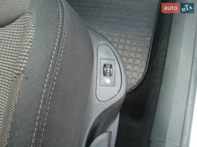 Білий Пежо 308, об'ємом двигуна 1.6 л та пробігом 148 тис. км за 7300 $, фото 16 на Automoto.ua