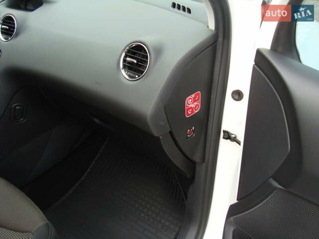 Білий Пежо 308, об'ємом двигуна 1.6 л та пробігом 148 тис. км за 7300 $, фото 17 на Automoto.ua