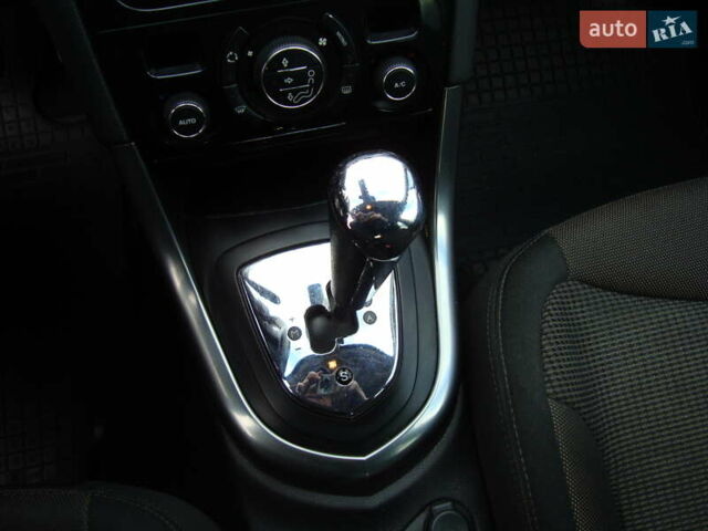 Білий Пежо 308, об'ємом двигуна 1.6 л та пробігом 148 тис. км за 7300 $, фото 11 на Automoto.ua