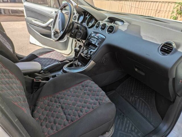 Белый Пежо 308, объемом двигателя 1.6 л и пробегом 161 тыс. км за 7200 $, фото 9 на Automoto.ua