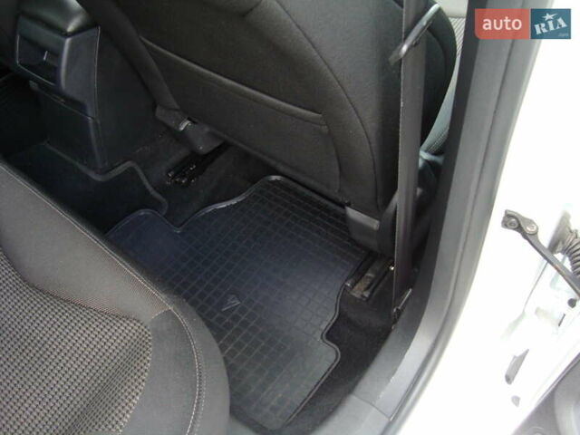 Білий Пежо 308, об'ємом двигуна 1.6 л та пробігом 148 тис. км за 7300 $, фото 21 на Automoto.ua