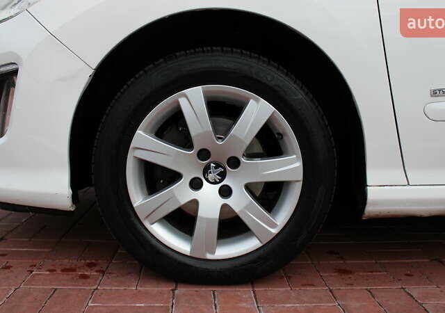 Белый Пежо 308, объемом двигателя 1.56 л и пробегом 173 тыс. км за 7300 $, фото 17 на Automoto.ua