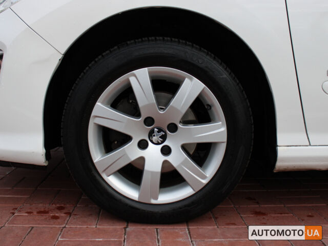 Белый Пежо 308, объемом двигателя 1.5 л и пробегом 174 тыс. км за 7300 $, фото 17 на Automoto.ua