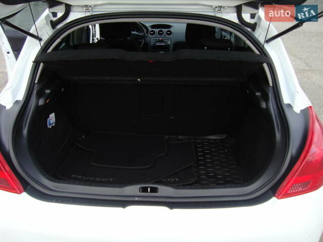 Білий Пежо 308, об'ємом двигуна 1.6 л та пробігом 148 тис. км за 7300 $, фото 14 на Automoto.ua