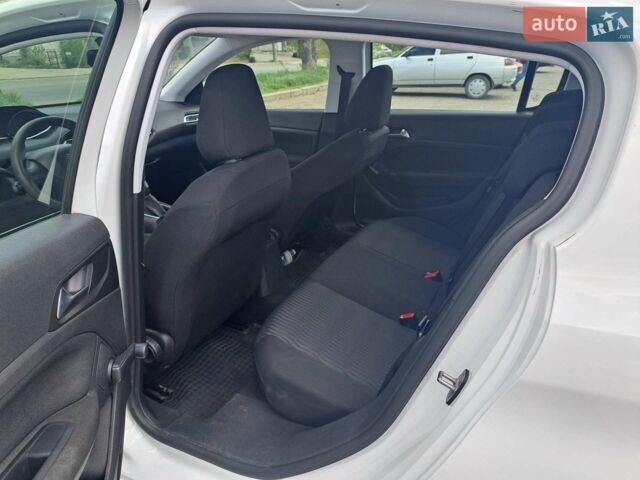 Белый Пежо 308, объемом двигателя 1.56 л и пробегом 116 тыс. км за 9300 $, фото 8 на Automoto.ua