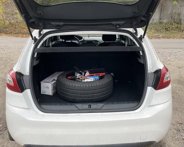 Білий Пежо 308, об'ємом двигуна 1.59 л та пробігом 142 тис. км за 7750 $, фото 2 на Automoto.ua