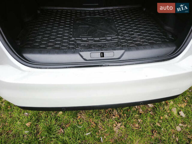 Белый Пежо 308, объемом двигателя 1.6 л и пробегом 60 тыс. км за 12000 $, фото 21 на Automoto.ua