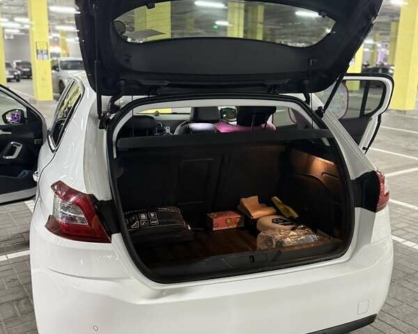 Белый Пежо 308, объемом двигателя 1.56 л и пробегом 221 тыс. км за 12500 $, фото 6 на Automoto.ua