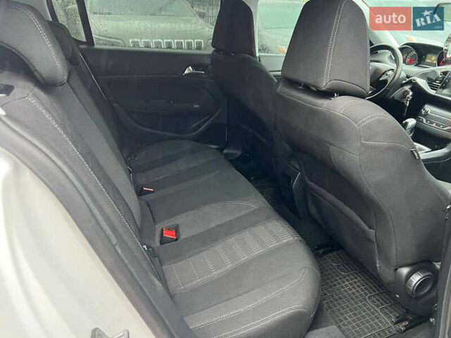 Белый Пежо 308, объемом двигателя 1.6 л и пробегом 247 тыс. км за 9800 $, фото 17 на Automoto.ua