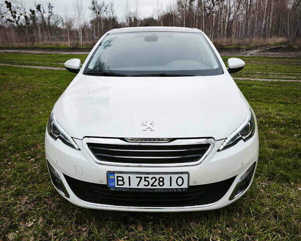 Белый Пежо 308, объемом двигателя 1.6 л и пробегом 60 тыс. км за 12000 $, фото 3 на Automoto.ua