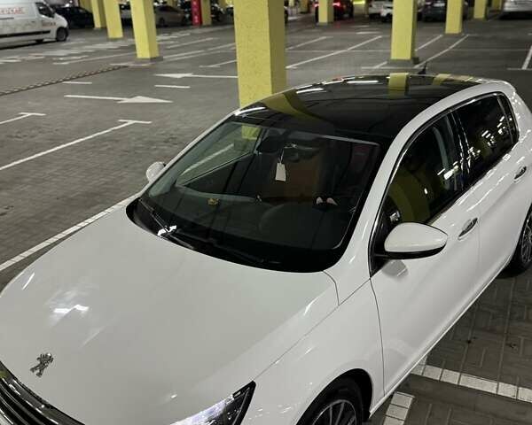 Белый Пежо 308, объемом двигателя 1.56 л и пробегом 221 тыс. км за 12500 $, фото 1 на Automoto.ua