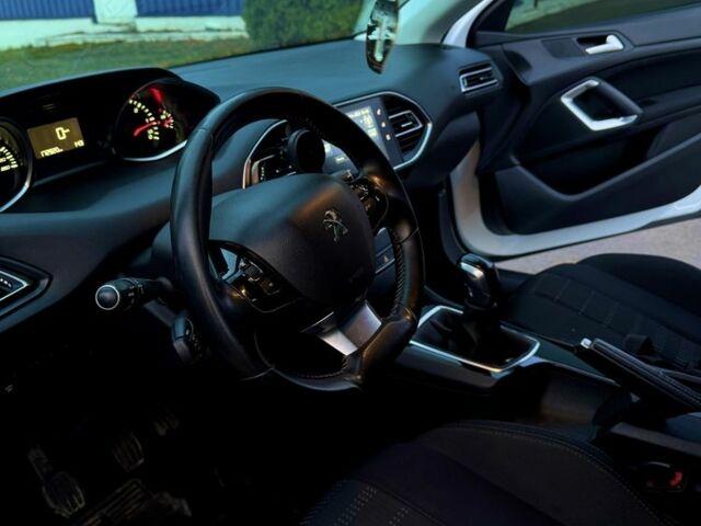 Білий Пежо 308, об'ємом двигуна 1.6 л та пробігом 173 тис. км за 10200 $, фото 8 на Automoto.ua