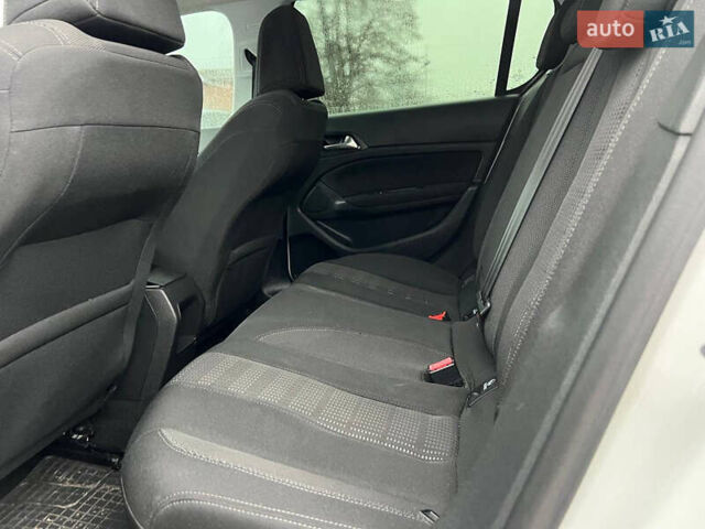 Белый Пежо 308, объемом двигателя 1.6 л и пробегом 247 тыс. км за 9800 $, фото 16 на Automoto.ua