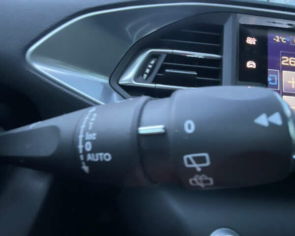 Белый Пежо 308, объемом двигателя 1.6 л и пробегом 108 тыс. км за 12800 $, фото 25 на Automoto.ua