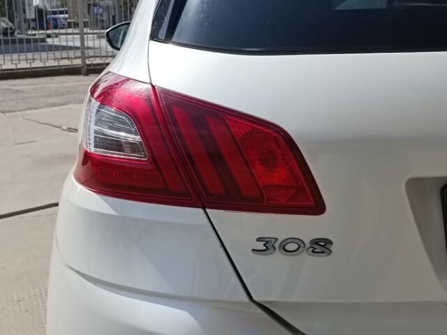 Белый Пежо 308, объемом двигателя 1.6 л и пробегом 83 тыс. км за 8790 $, фото 8 на Automoto.ua