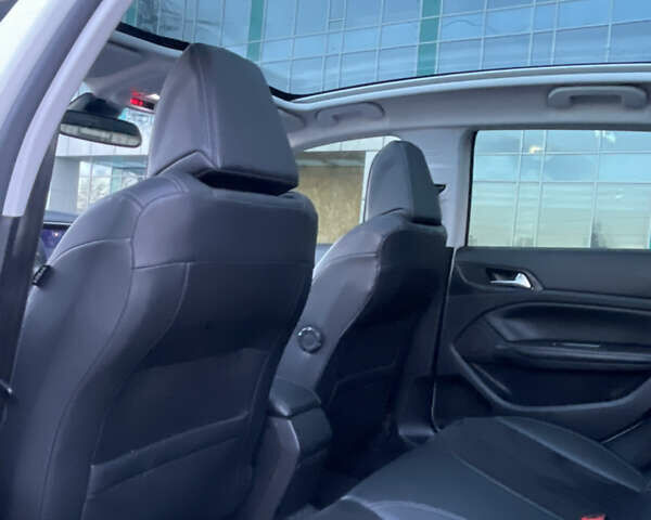 Белый Пежо 308, объемом двигателя 1.6 л и пробегом 108 тыс. км за 12800 $, фото 11 на Automoto.ua