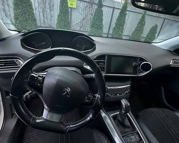 Белый Пежо 308, объемом двигателя 1.56 л и пробегом 93 тыс. км за 15800 $, фото 7 на Automoto.ua
