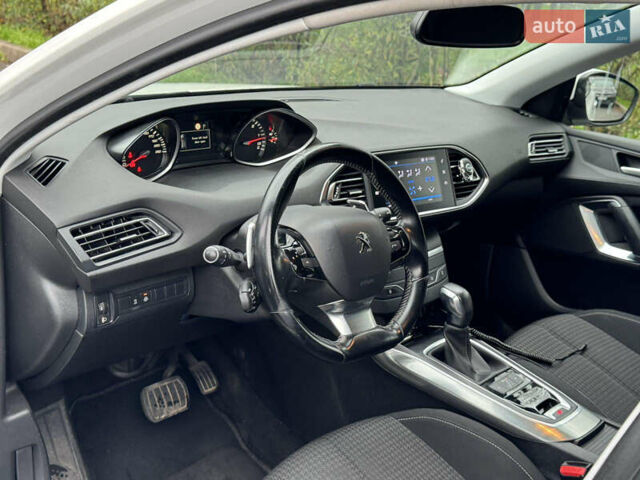 Белый Пежо 308, объемом двигателя 1.5 л и пробегом 227 тыс. км за 12300 $, фото 16 на Automoto.ua